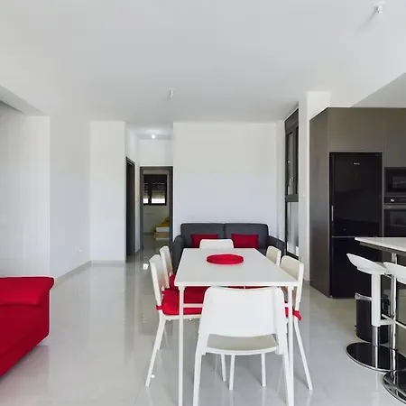 Apartment Modern Only Steps From *