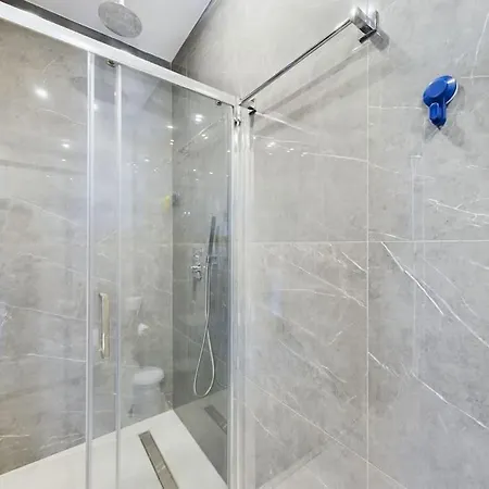 Apartment Modern Only Steps From