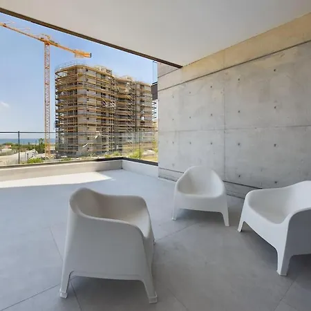 Apartment Modern Only Steps From