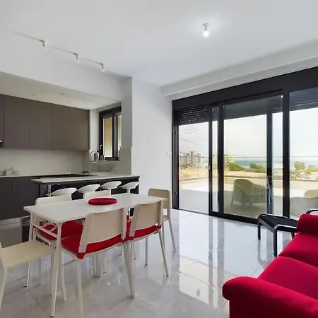 Modern Only Steps From Apartman *