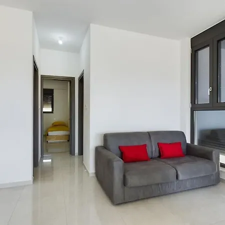 Modern Only Steps From * Lárnaka