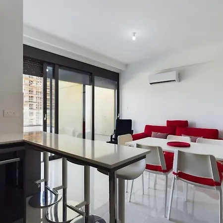 Modern Only Steps From Апартаменти